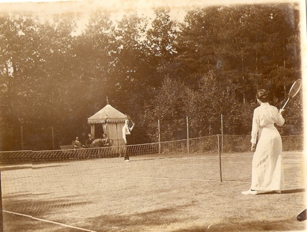 De tennisbaan bij landgoed Eikenhorst te Soest.