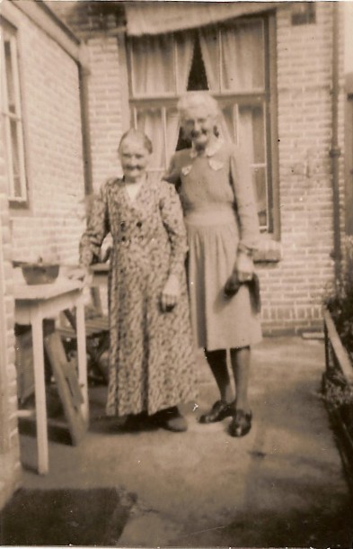 Anna Cornelia Tanis en dochter Petronella Antoinette Bakker