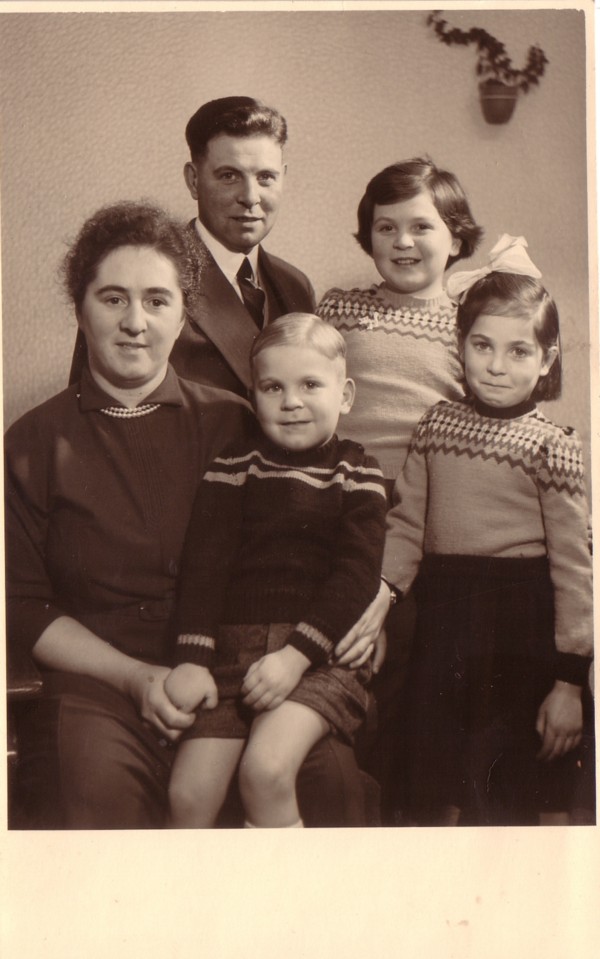 Maagje Breunesse en Gijsbert Evers met kinderen Gijs, Nely en Willy