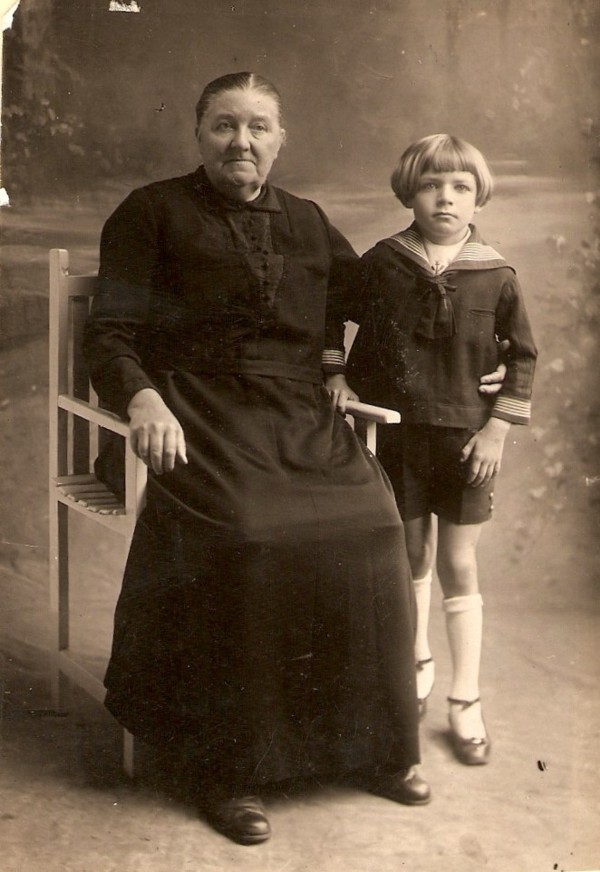 Evertje Meijer met kleinzoon Jan Karel Maria Geijtenbeek