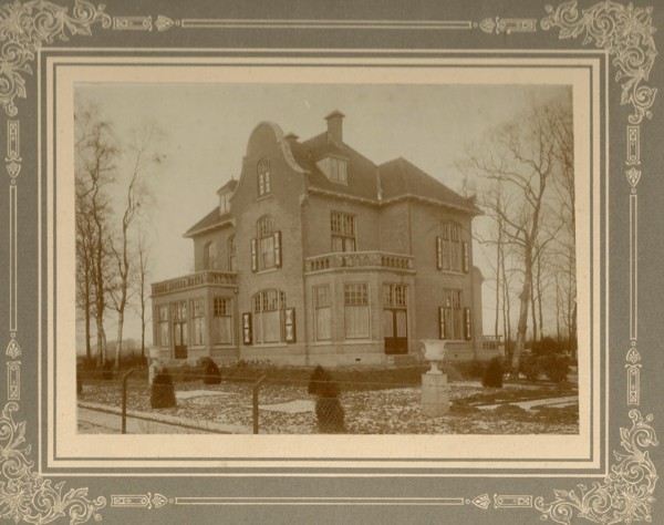 Villa De Voorbosch Nunspeet, gebouwd door Herman Onvlee?