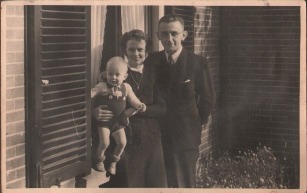 Gijsbertha Cecilia Maria Schouten en Nicolaas Cornelis Schothorst en zoon Kees Schothorst