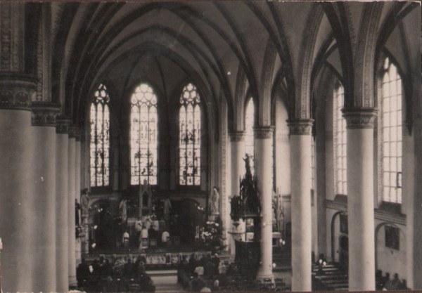 Interieur R.K. Nicolaaskerk aan de Kerkstraat in Baarn