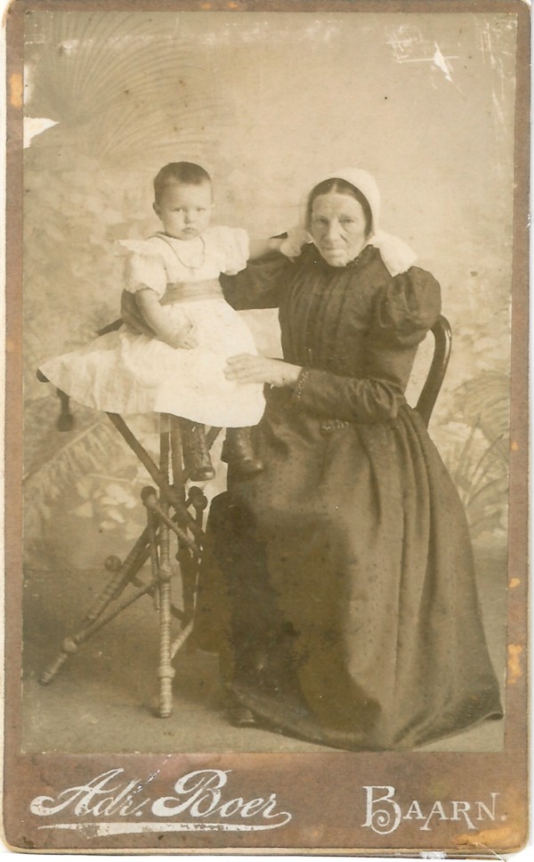 Willemina van Wilsum met kleindochter Willemina Dijs