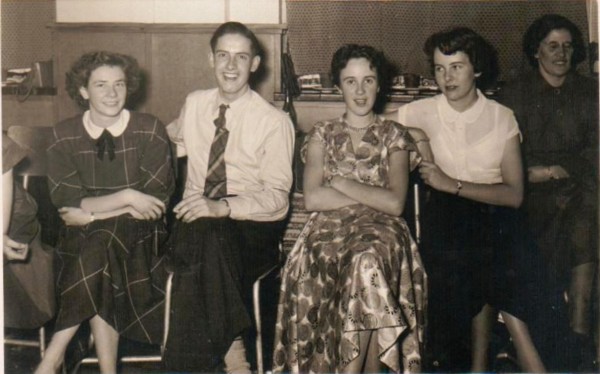 Aartje Gerdina Alida Foeken (midden), Willie Foeken en Alida van Es