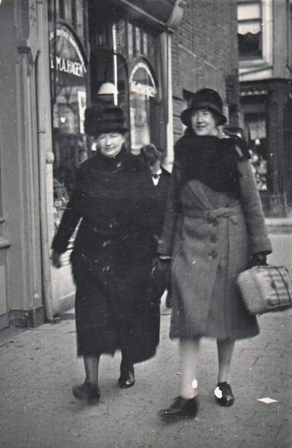 Elisabeth Margaretha Maria Elzendoorn en Jacoba Johanna van Klaarwater