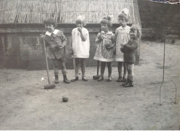 Kinderen spelen cricket (Geijsendorpher)