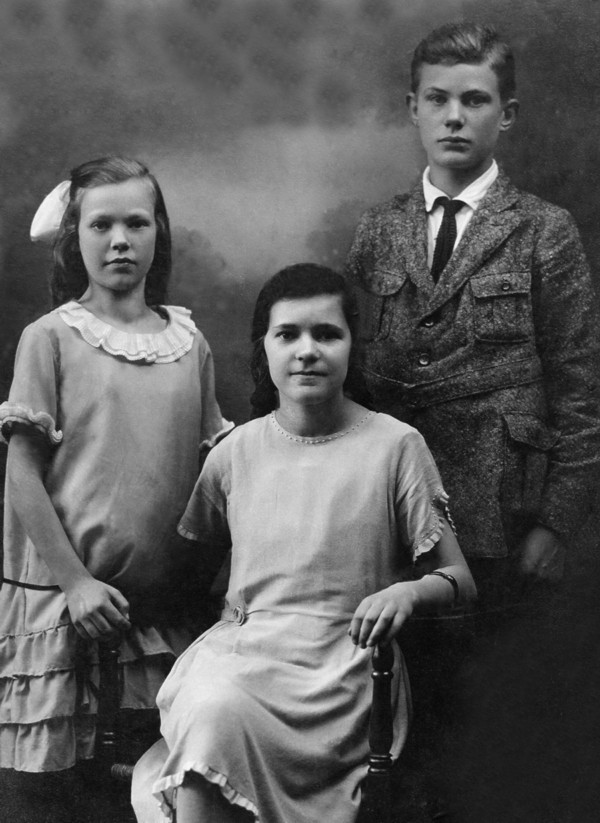 Anna Elisabeth van Dijk, Irena Notch (Hongaarse) en Laurens van Dijk