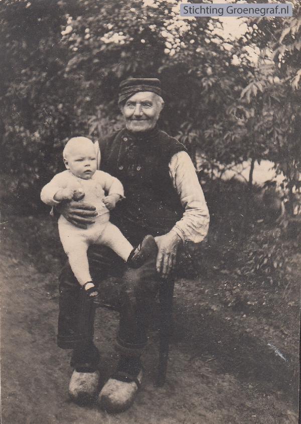 Tijmen Daselaar met kleinzoon Johannes Timotheus Zeggelaar
