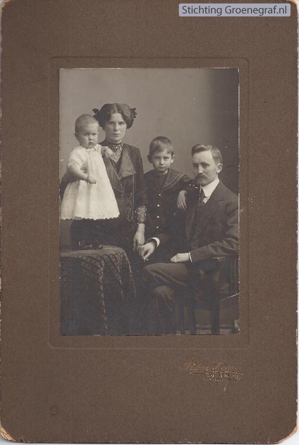 Eldert Limper en Hester Maria Kiela met kinderen