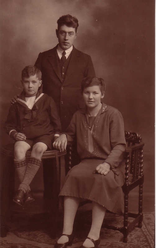 Willem de Ruiter met zijn ouders Mathijs de Ruiter en Alida Radstok