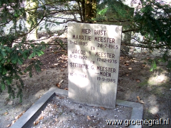 Grafmonument grafsteen Maartje  Meester