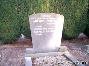Grafmonument grafsteen Antonia van den Bogert