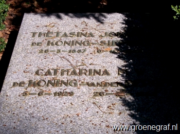 Grafmonument grafsteen Catharina Maria Wilhelmina van den Bergh