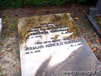 Grafmonument grafsteen Juliaan Arnold  Huisman