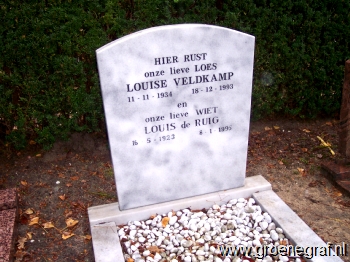 Grafmonument grafsteen Louise  Veldkamp