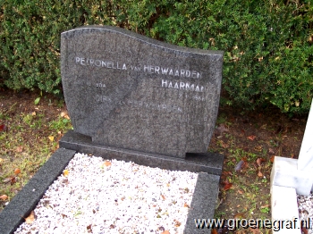Grafmonument grafsteen Petronella  Haarman