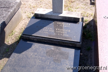 Grafmonument grafsteen Elisabeth van der Lienden