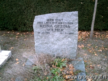 Grafmonument grafsteen Reina Gezina  Volmer