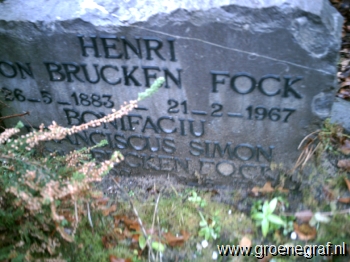 Grafmonument grafsteen Henri von Brucken Fock