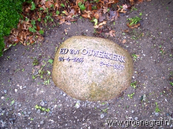 Grafmonument grafsteen Ed van Ouwerkerk