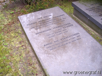 Grafmonument grafsteen Anne Ide  Verkouteren