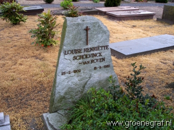 Grafmonument grafsteen Louise Henriëtte  Roijen