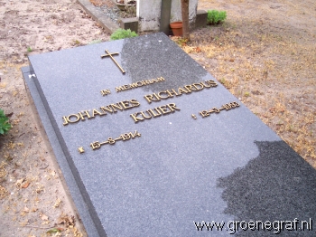 Grafmonument grafsteen Johannes Richardus  Kuijer