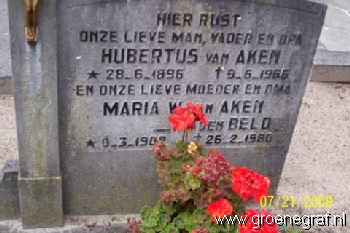 Grafmonument grafsteen Hubertus van Aken