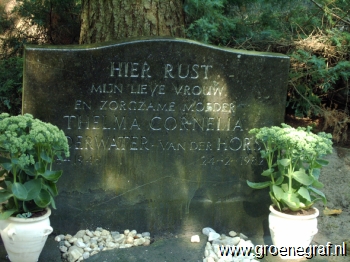 Grafmonument grafsteen Thelma Cornelia van der Horst