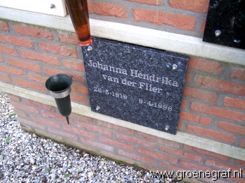 Grafmonument grafsteen Johanna Hendrika van der Flier