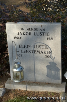 Grafmonument grafsteen Jakob  Lustig