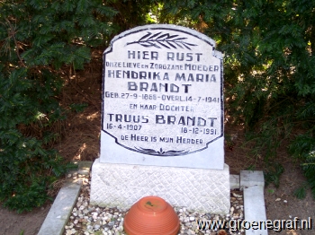 Grafmonument grafsteen Trijntje  Brandt