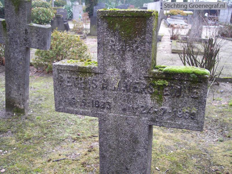 Grafmonument grafsteen Petrus Arnoldus Maria  Versteijne