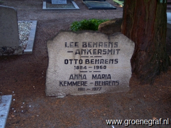 Grafmonument grafsteen Otto  Behrens