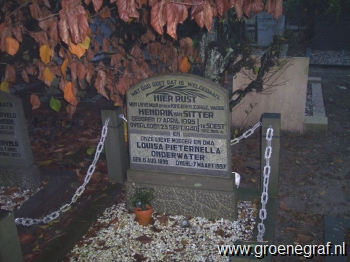 Grafmonument grafsteen Louisa Pieternella  Onderwater