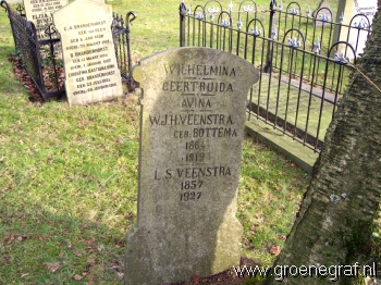 Grafmonument grafsteen Wilhelmina Jacoba Hendrika  Veenstra