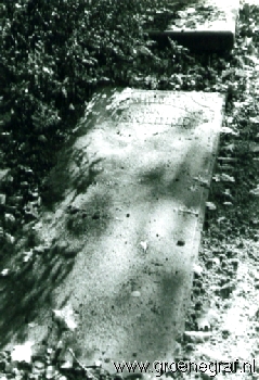 Grafmonument grafsteen Aantje den Hartogh