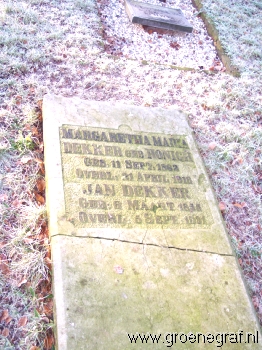 Grafmonument grafsteen Margaretha Maria  Honigh