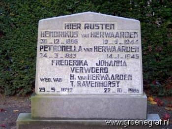 Grafmonument grafsteen Petronella van Herwaarden