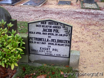 Grafmonument grafsteen Petronella van Veldhuizen