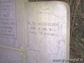 Grafmonument grafsteen Alida  Veldhuijsen