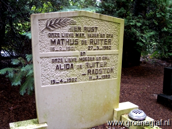 Grafmonument grafsteen Mathijs de Ruiter
