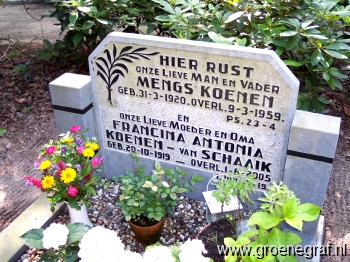 Grafmonument grafsteen Mengs  Koenen