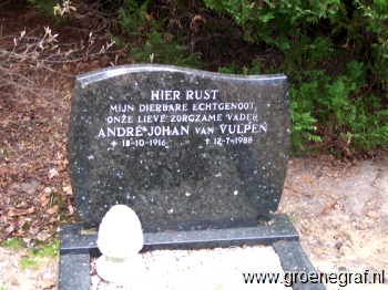 Grafmonument grafsteen André Johan van Vulpen