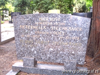 Grafmonument grafsteen Teunis Gerrit  Steenkamer
