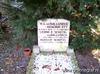 Grafmonument grafsteen Leonie Elsjeline von Ballüseck