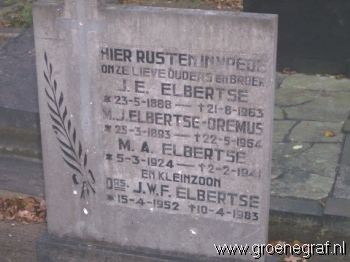 Grafmonument grafsteen Johannes Everardus  Elbertse