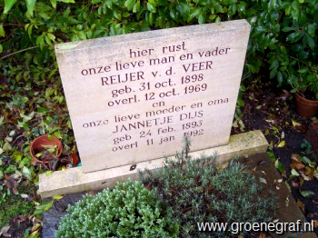 Grafmonument grafsteen Reijer van der Veer