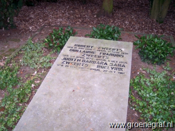 Grafmonument grafsteen Robert  Zweerts
